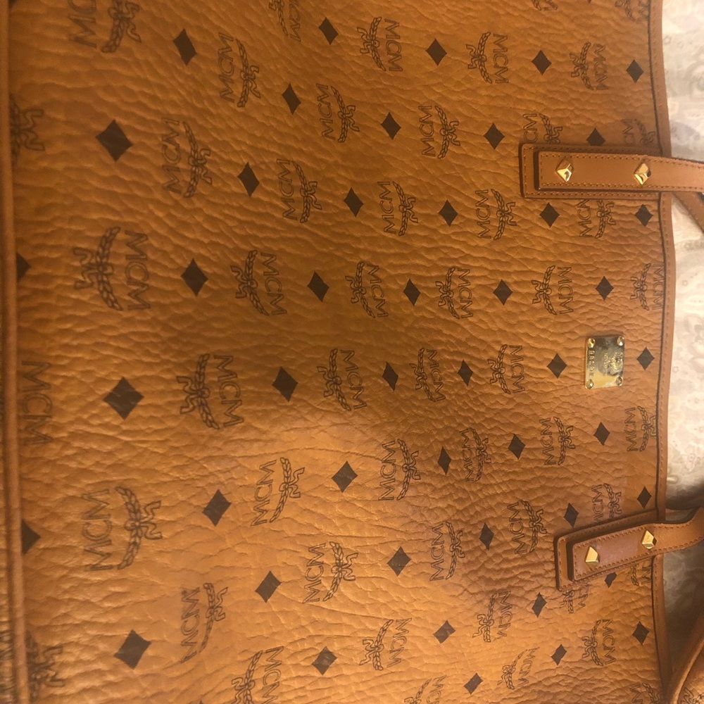 MCM Lg Handbag 👜 - Picture 2 of 7